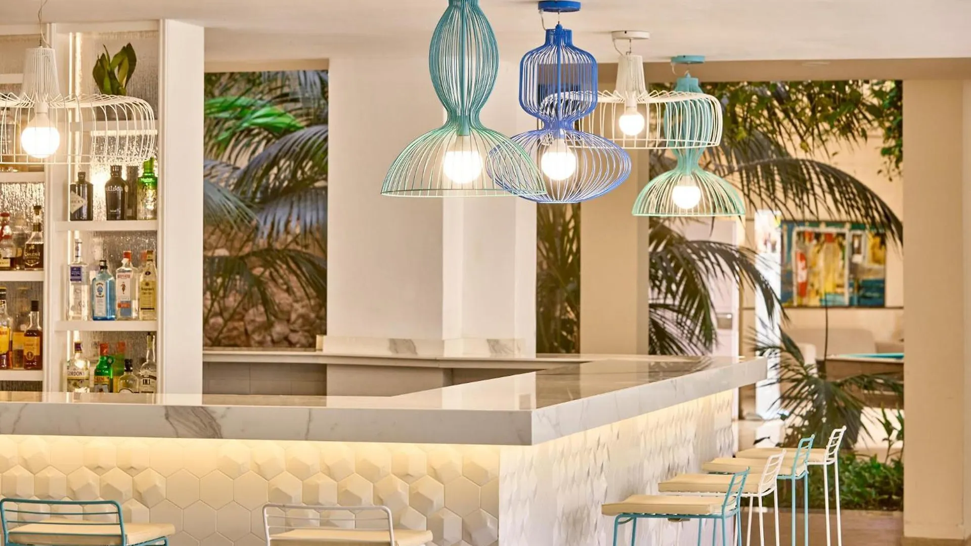 Zafiro Palmanova Aparthotel