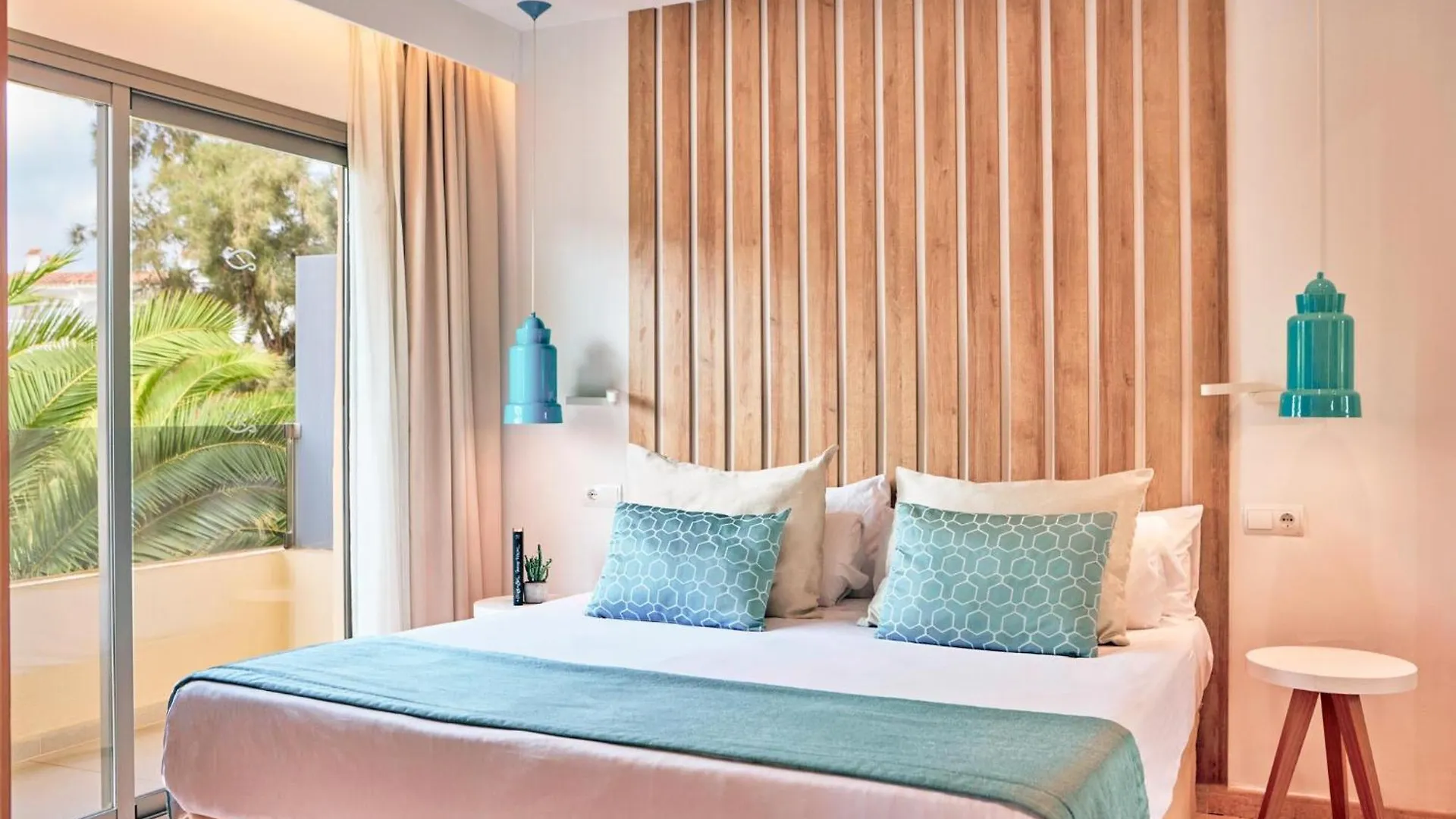 ****  Zafiro Palmanova Aparthotel Spain