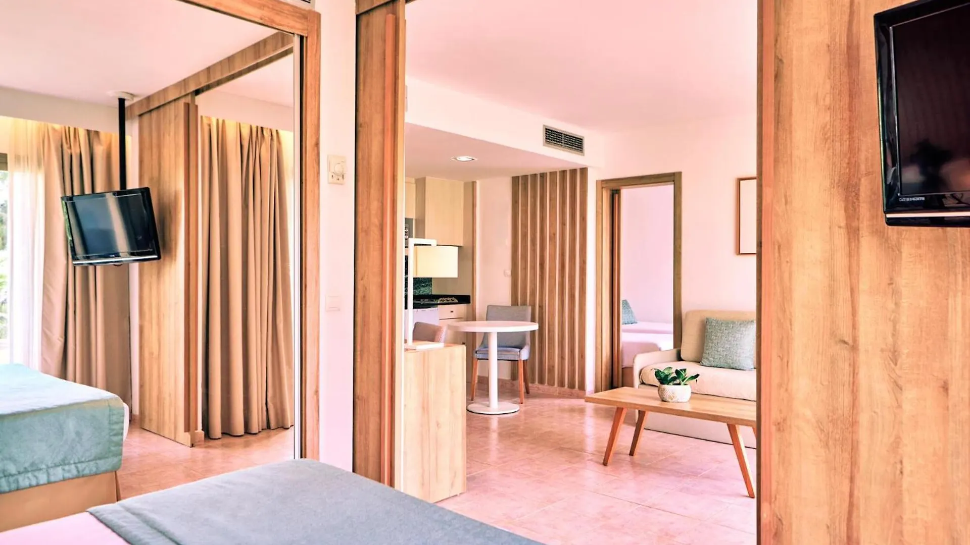 Zafiro Palmanova Aparthotel