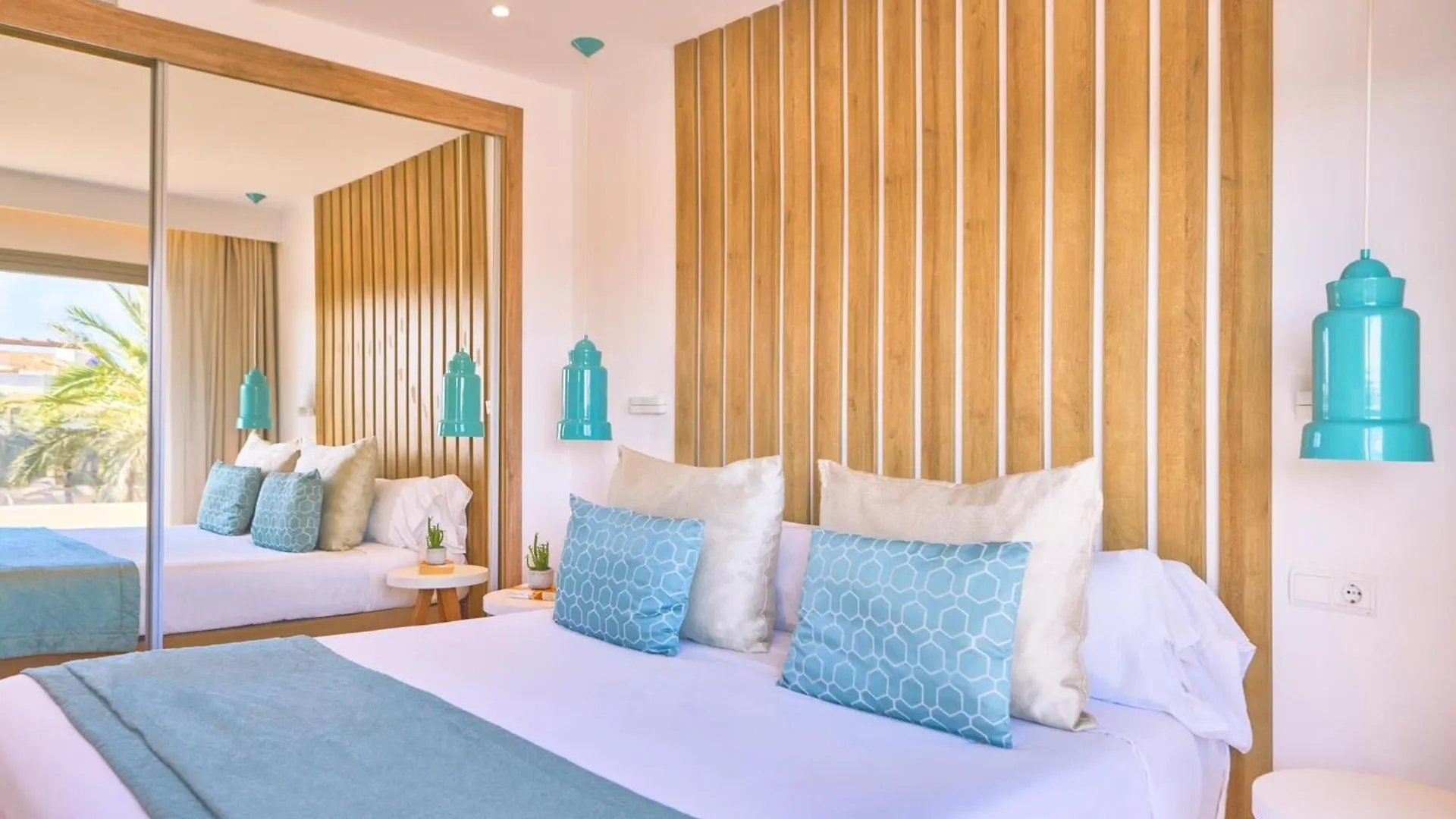 Zafiro Palmanova Aparthotel