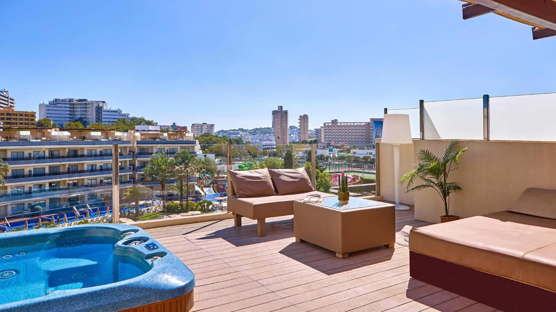Zafiro Palmanova Aparthotel