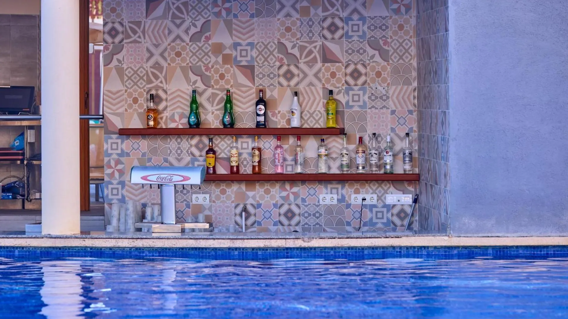 Zafiro Palmanova Aparthotel