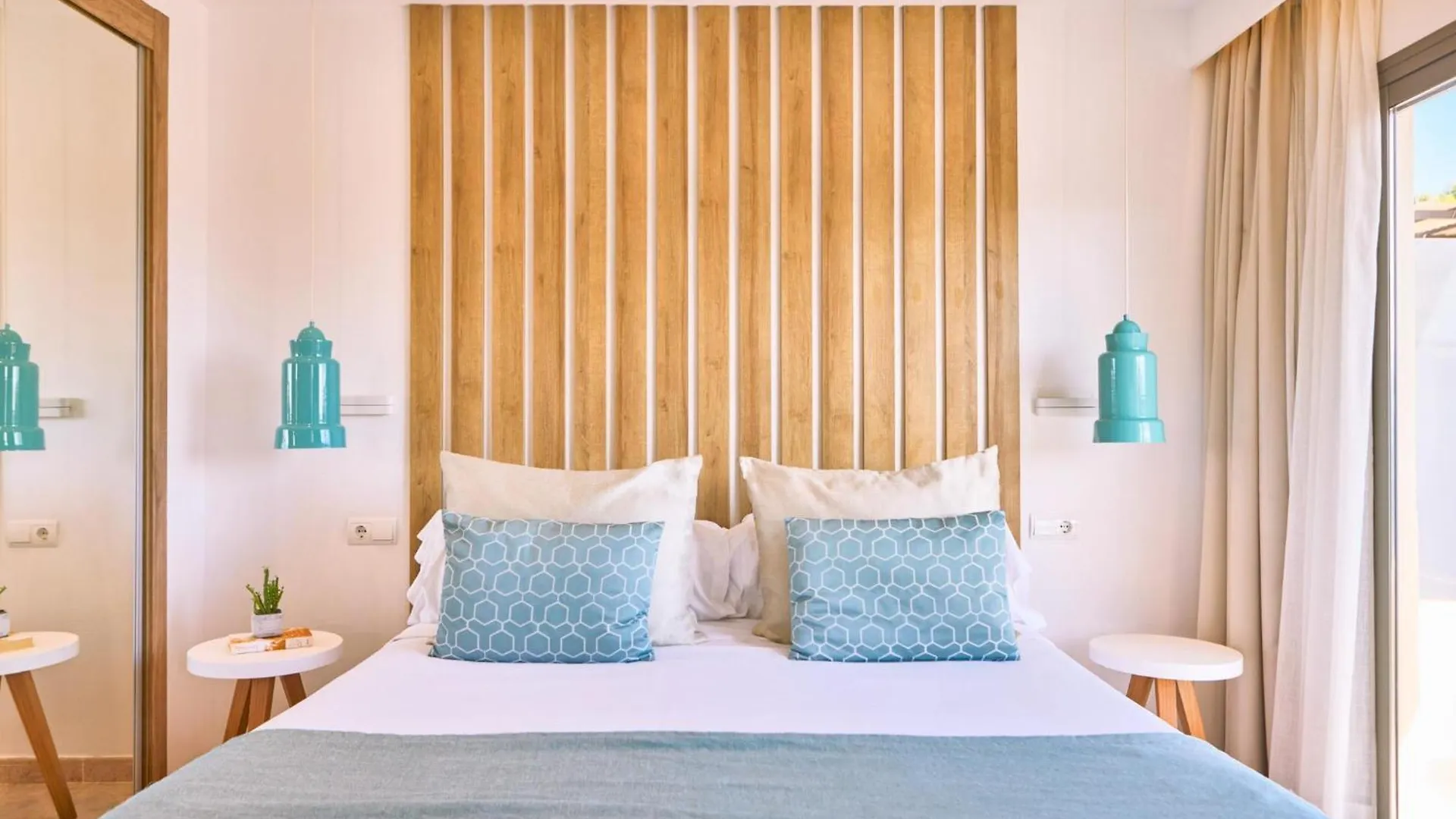 Zafiro Palmanova Aparthotel